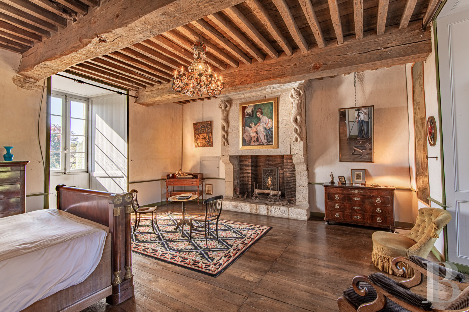 A 15th-century castle overlooking rolling farmland between Poitiers and Angoulême, in the Vienne region. - photo  n°18